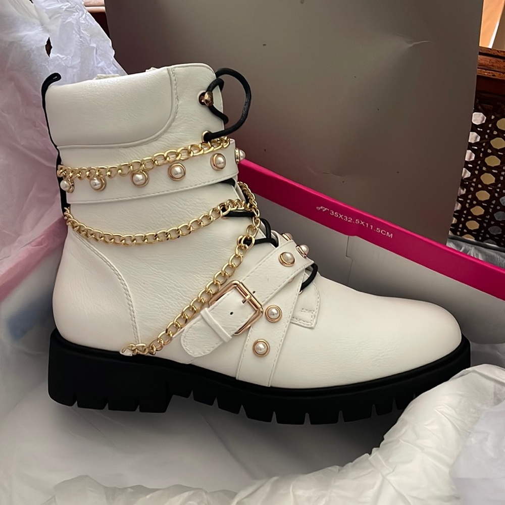 Hartley Shoe Dazzle white Boots